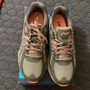 Brand New Asics Gel Venture 6.